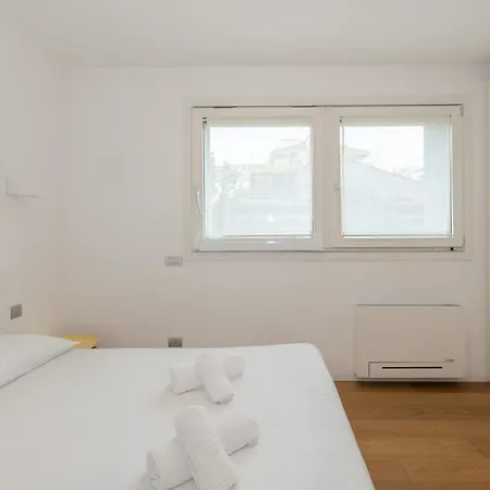 Appartamento Elegante Trilocale Sui Navigli - Mirable Pm